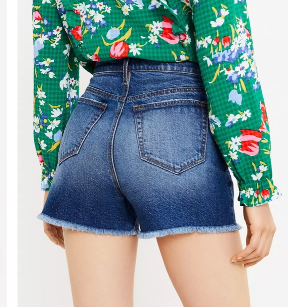 LOFT NWT‎ Frayed Denim Cut Off Shorts In Vintage Mid Indigo Wash - Picture 3 of 3